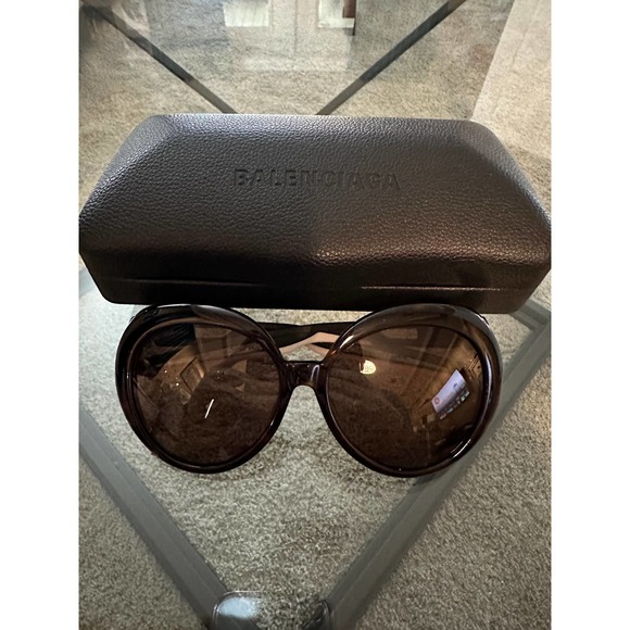 Balenciaga Sunglasses Women New main image 2